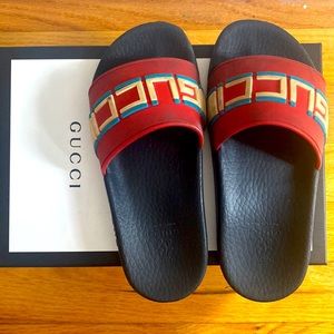 Gucchi children’s flip flops✨